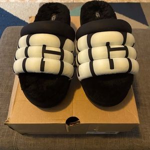 Womens Maxi Slide Logo Ugg (black and white)